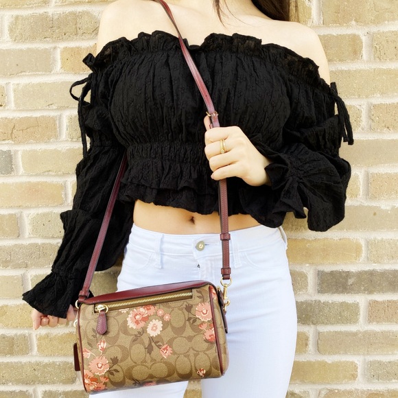 Coach Handbags - Gaby’sBags👜💕-NWT Coach Signature Crossbody 🌹